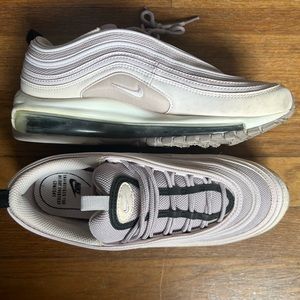 light pink nike air maxes 💓